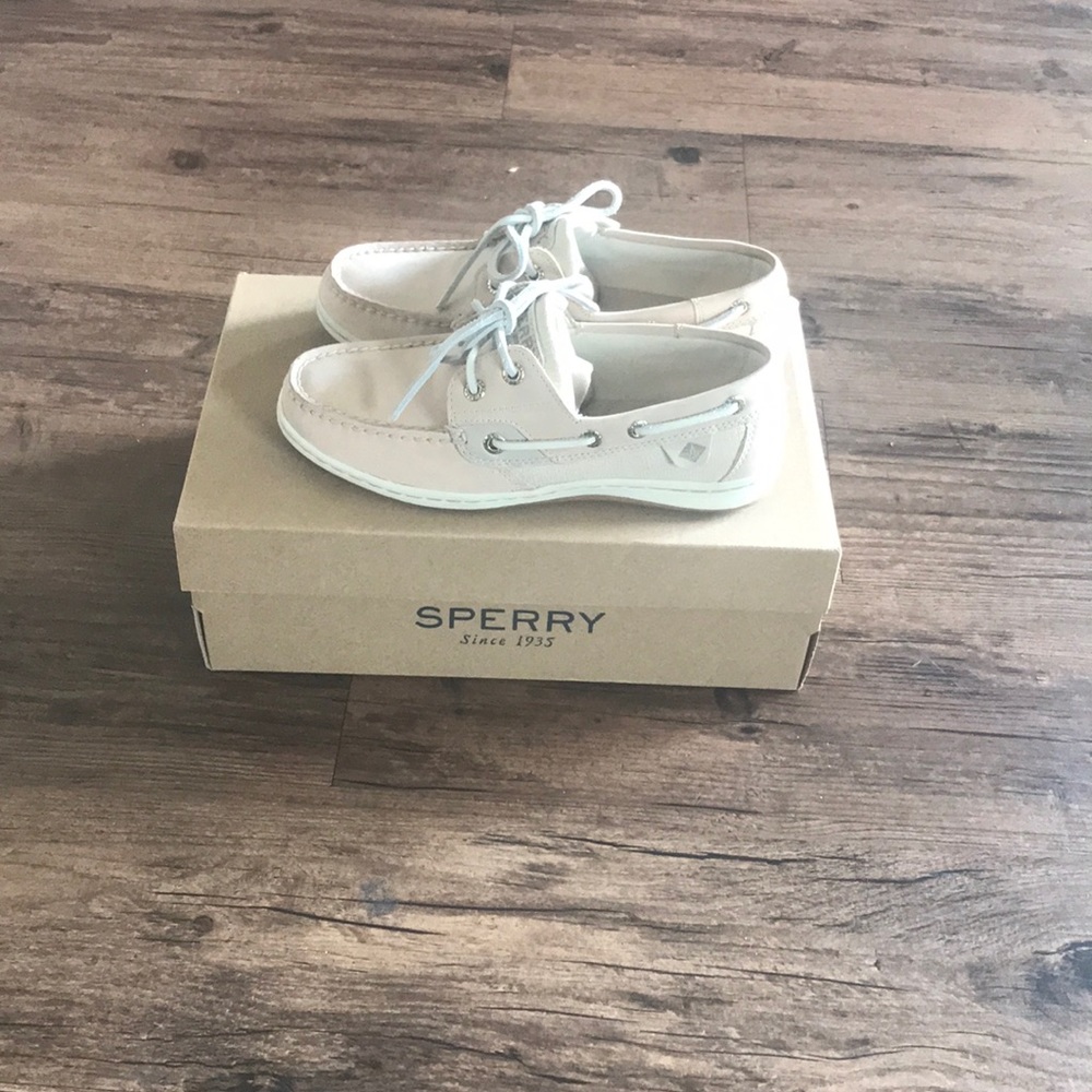 Women 5 medium Sperry  shoes